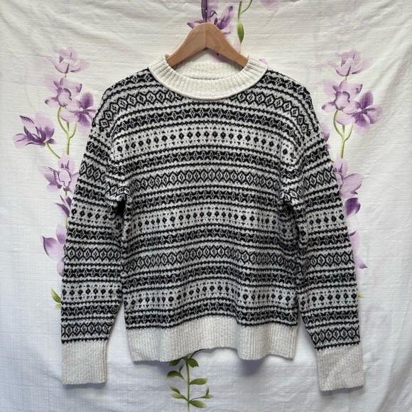 American Eagle Outfitters Sweaters - American Eagle Black And White Fair Isle Patterned Crew Neck Sweater